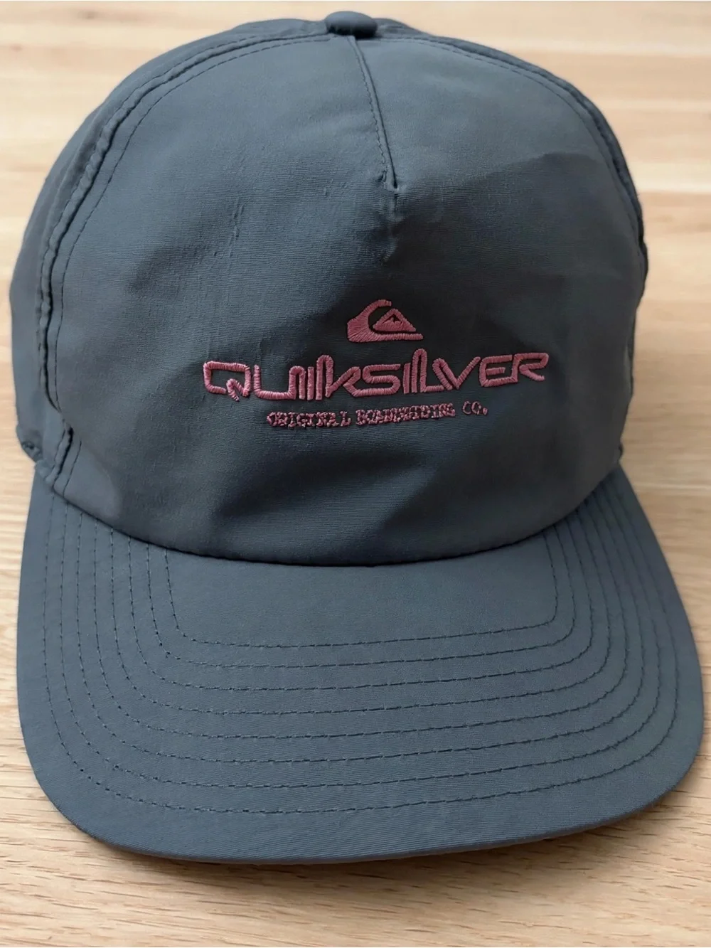 Vintage Quicksilver Dad Hay Gray Nylon Logo 90s Y2K surf logo embroidered